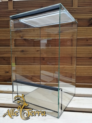 Terrarium szklane 30x30x50 cm.