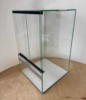 Terrarium szklane 30x30x50 cm.